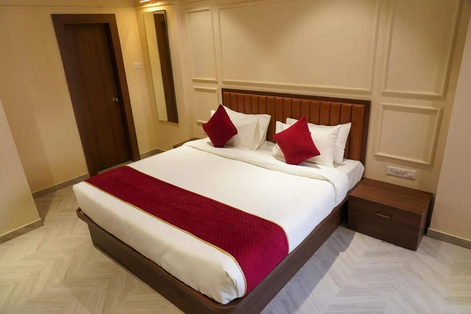 Hotel Varanasi Silvar Stone - Near Kashi Vishwanath Temple